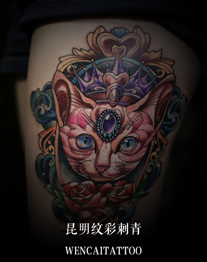 昆明的盛小姐大腿外侧原创纹身图案