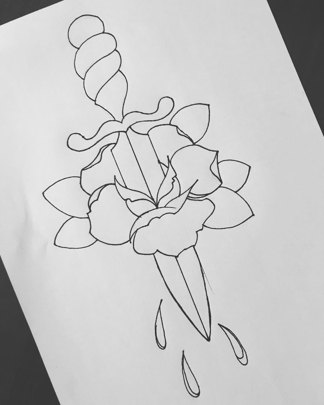 做皮革工艺师的嵇先生玫瑰匕首纹身手稿