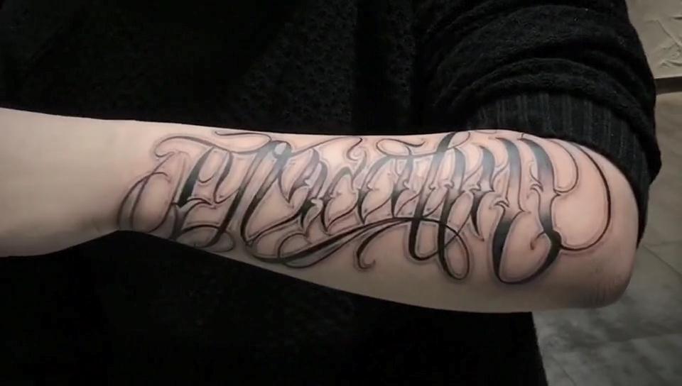 小臂奇卡诺花体字纹身图案已完成视频